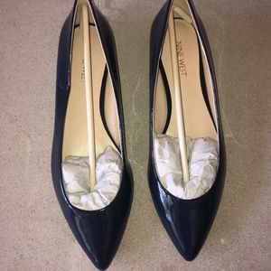 WOMEN'S NINE WEST NAVY LOW HEEL/FLATS SIZE US 9.5